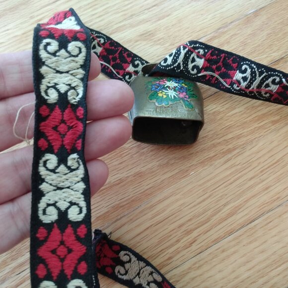 Vintage Austria Cow Bell Souvenir Cowbell with Embroidered Woven Strap Edelweiss - Picture 13 of 15